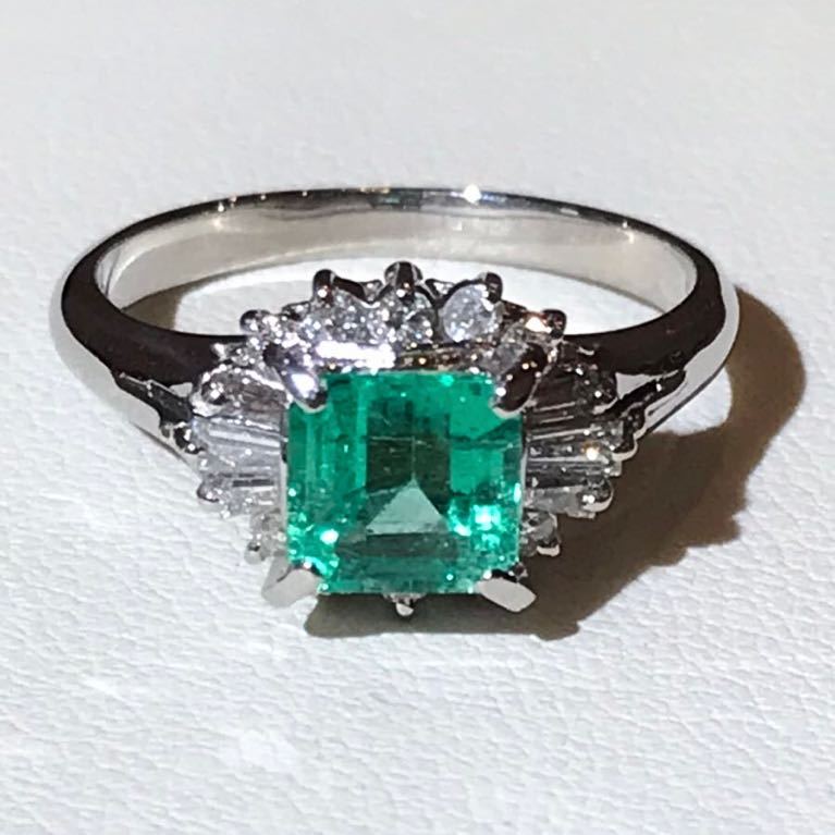 * jewelry makiPt850 emerald 0.92ct& diamond ring *