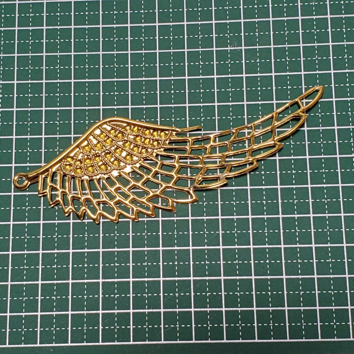 106　翼　羽のセット　レジン　オルゴナイト　資材　素材　チャーム　薄め　左右　ゴールドカラー　シルバーカラー　綺麗　ハンドメイド