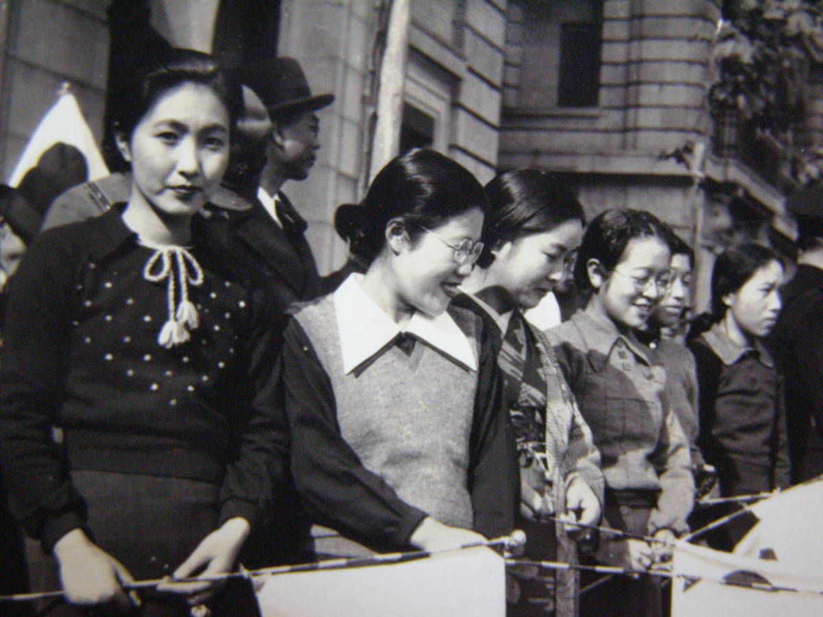 (J39) 写真 古写真 戦前 上海 日の丸 歓迎皇軍 美人 美女 女性 大日本帝国海軍 日本海軍 日本軍占領地 大日本帝国陸軍 日本陸軍_画像2