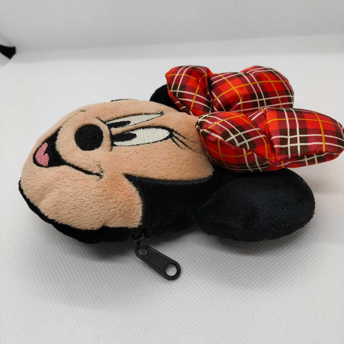 * free shipping * Minnie Mouse soft toy mascot case holder Minnie Mouse face pouch Tokyo Disney Land earth production pouch 