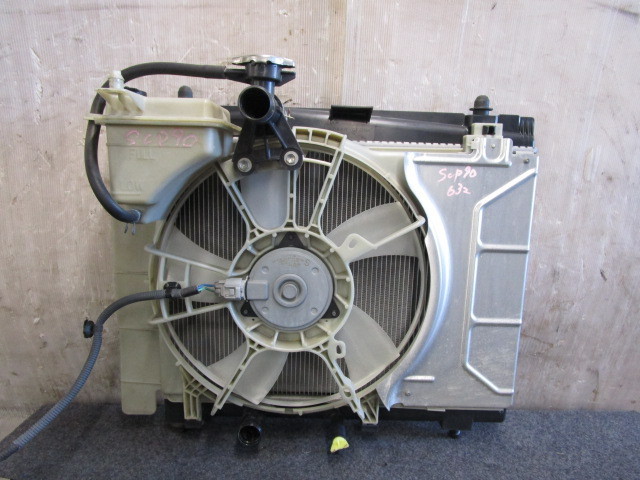 素晴らしい品質 ヴィッツ SCP90 後期 ラジエーター 電動ファン 16400-23160 テストOK 30063Km カラーNo.