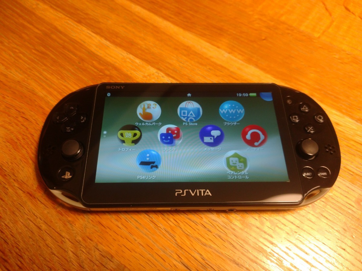 PS Vita GOD EATER 2 Fenrir Edition  PCH-2000 8GBメモリカード 充電器 マイクラ