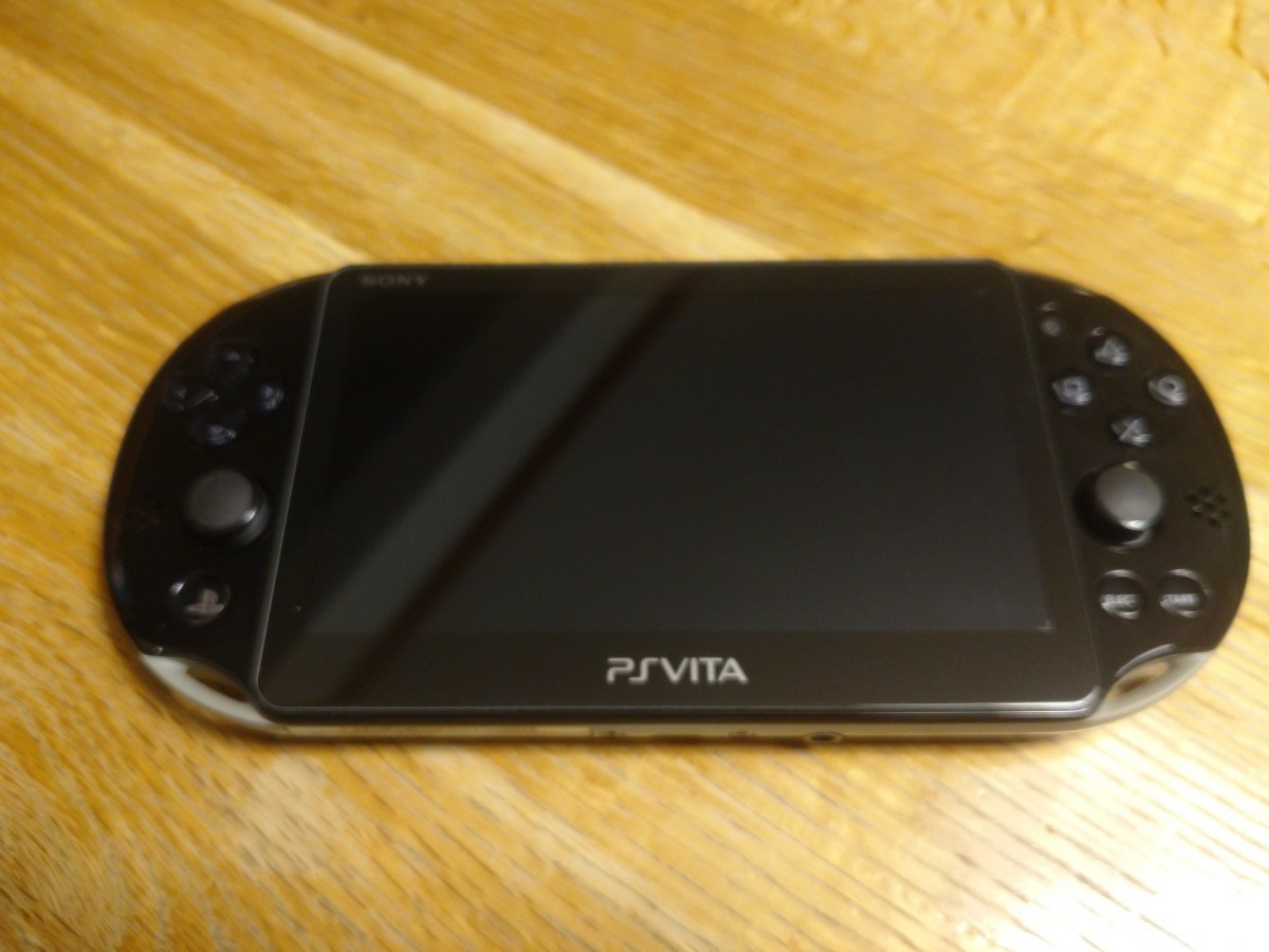 PS Vita GOD EATER 2 Fenrir Edition  PCH-2000 8GBメモリカード 充電器 マイクラ