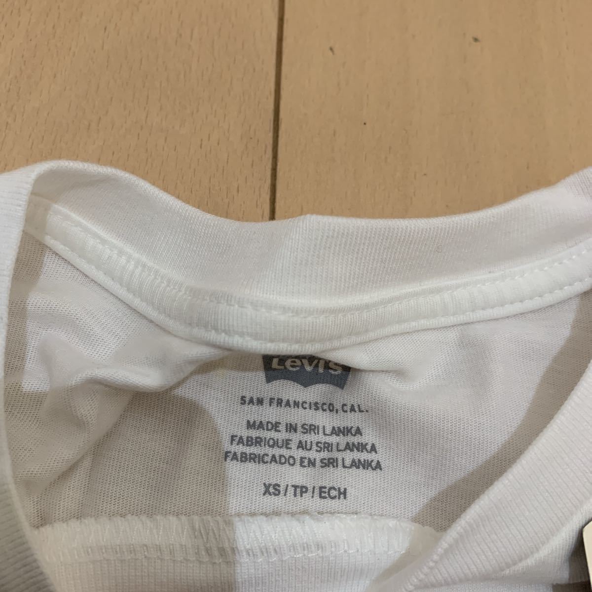 送料無料　未使用　Levi's リーバイス　半袖Tシャツ size XS 日本サイズ S ホワイト　メンズ_画像3