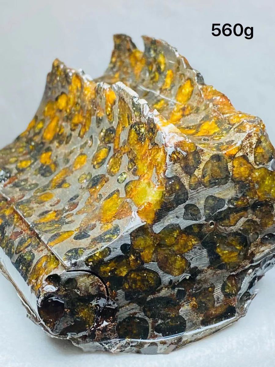 PayPayフリマ｜パラサイト隕石 パラサイト セリコ隕石 560g 85x59x45mm 石鉄隕石 かんらん綺麗