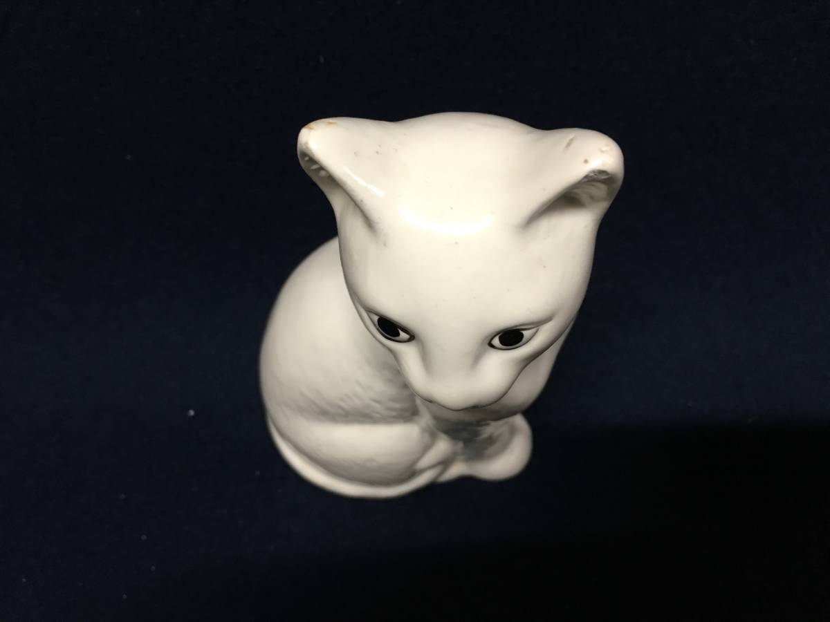 ★【逸品堂】★ 小難有り 耳に小傷 白い猫 ネコ ねこ ホワイトキャット 欧米風な 上品な子猫 置物 白磁 焼き物 陶器 磁器 インテリア 珍品_画像10