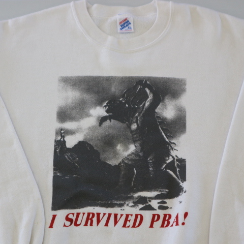 80s USA製 I Survived PBA! スウェット トレーナー XL ホワイト 怪獣 モンスター ドラゴン ゴジラ イラスト パーカー 90s ヴィンテージ_画像1