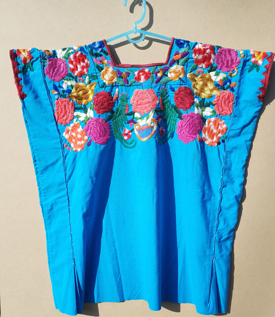 ウイピル　グアテマラ織　民族衣裳　インデイオの刺繍　　手織
