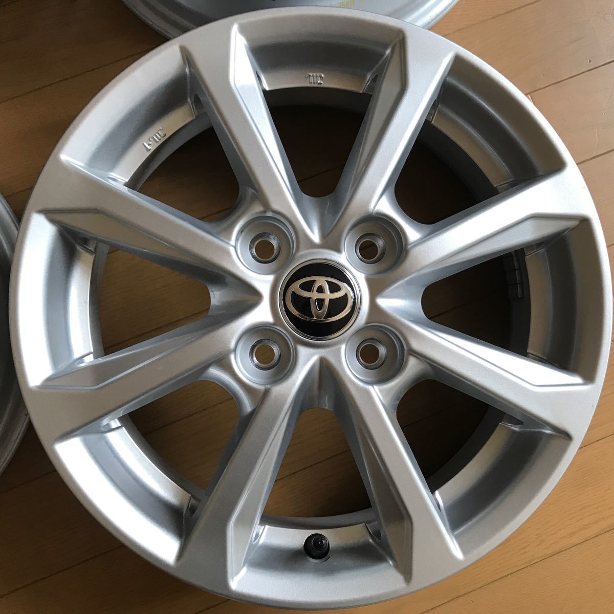 TOYOTA】 ピクシスエポック 純正アルミホイール 新車外し 14 TOYOTA】 ピクシスエポック 純正アルミホイール 新車外し 14