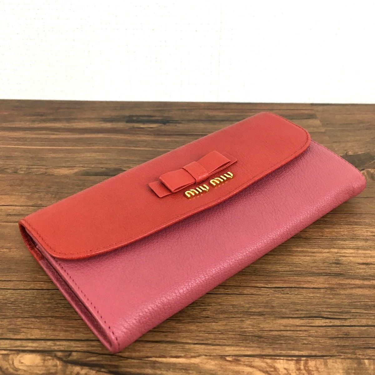 芸能人愛用 送料無料 未使用品 MIUMIU 長財布 5M1109 レザー ピンク