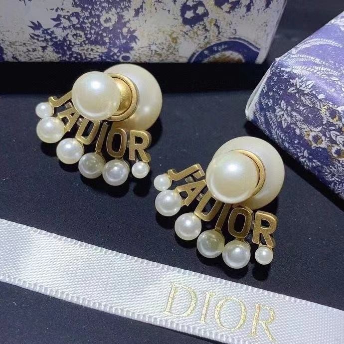 ピアス　DIOR 2 ロゴ入り　パール　韓国　気質　高級感　レディース　箱無し