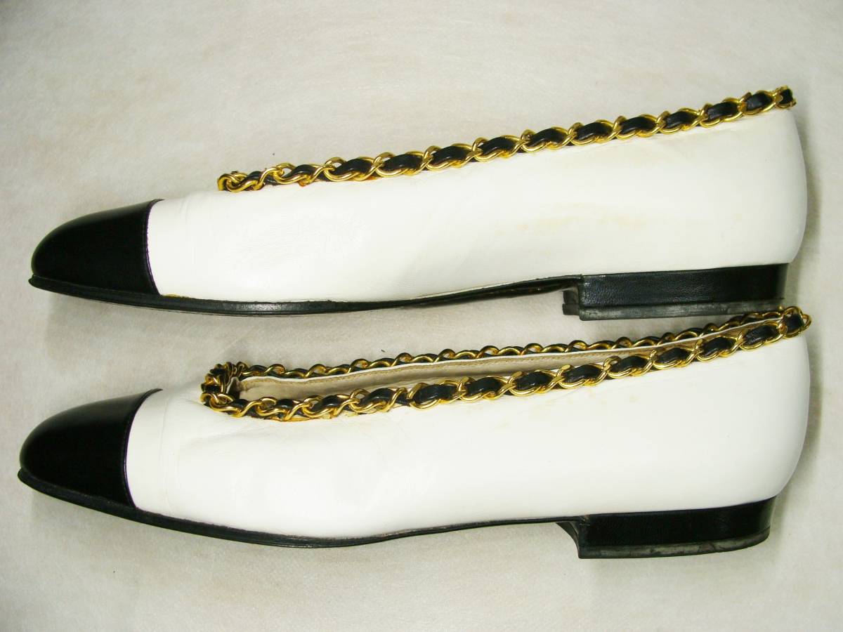 CHANEL シャネル ◇ ラウンド メタル チェーン 装飾 バイカラー CHANEL シャネル ◇ ラウンド メタル チェーン 装飾 バイカラー