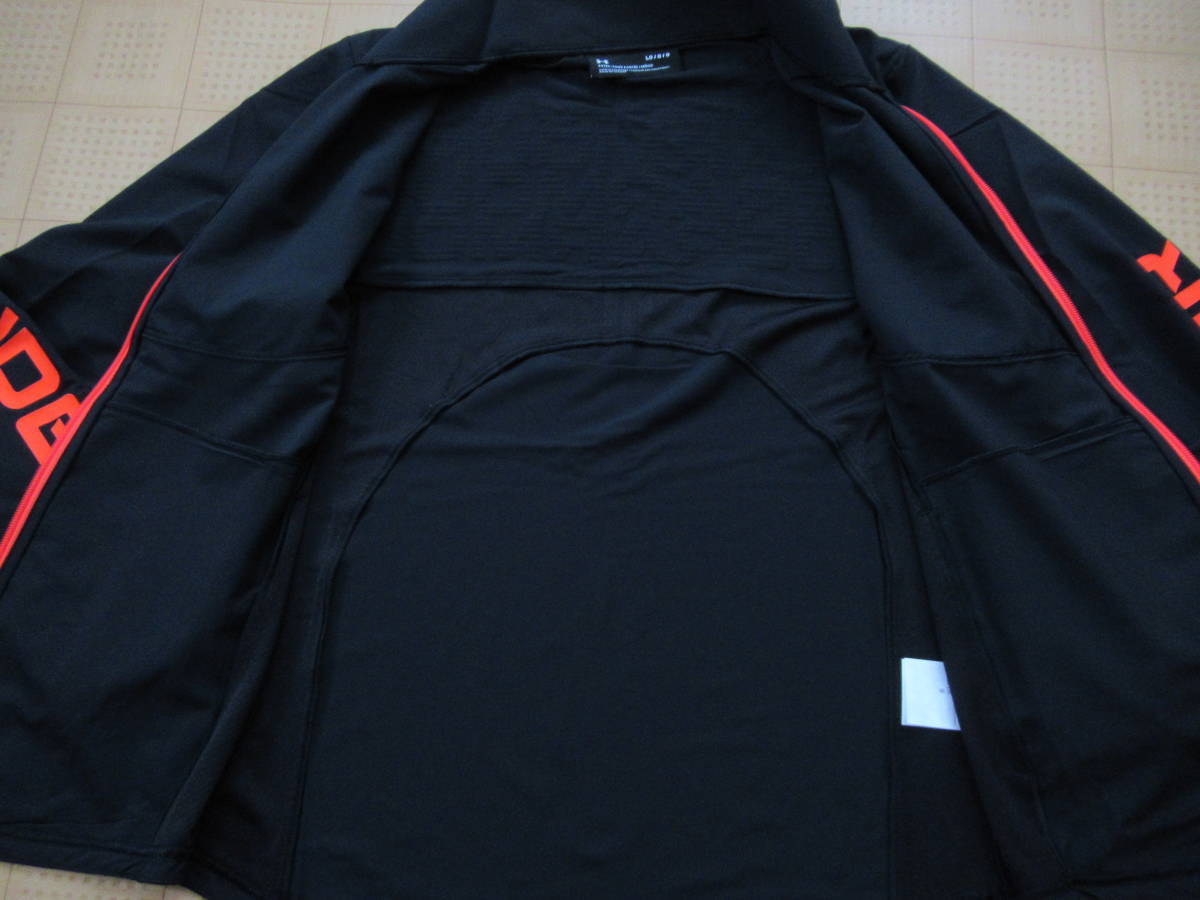 即決新品 MDサイズ UNDER ARMOUR ストレッチ薄手ジャージ上下 即決新品 MDサイズ UNDER ARMOUR ストレッチ薄手ジャージ上下