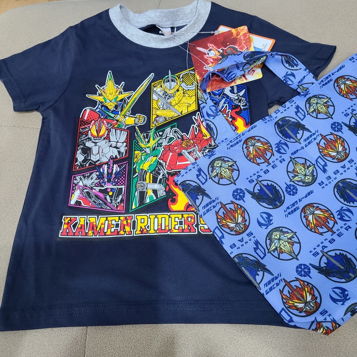 【未使用】仮面ライダーセイバー Tシャツ　バック付き　100cm