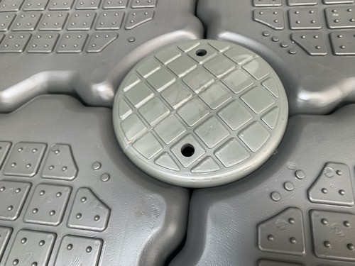 SUPのベースに、組合せ自在な桟橋/浮きBEEフロート1m x 1m サイズ SUPのベースに、組合せ自在な桟橋/浮きBEEフロート1m x 1m サイズ