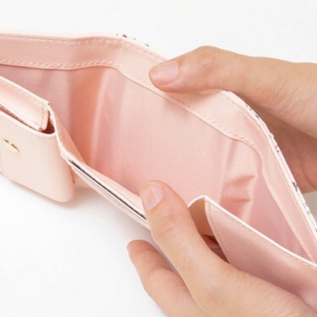 雑誌付録セット　ピンク色のお財布2個　ジルスチュアート ハーフムーンウォレット　& レ・メルヴェイユーズ　ラデュレ三つ折り財布