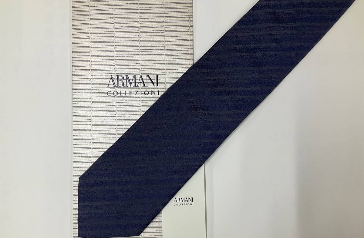 アルマーニ　ネクタイ 3a13A　新品 タグ付　専用ケース無し　ご自身用に如何ですか　ARMANI　ネイビー_タグ付き新品！アルマーニならではの高級感