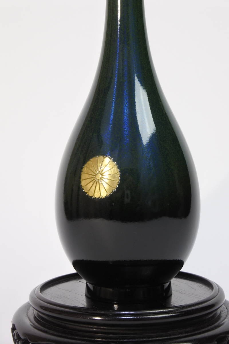 Yahoo!オークション - 皇室特別記念品 天皇陛下菊の御紋入り 青銅花瓶 