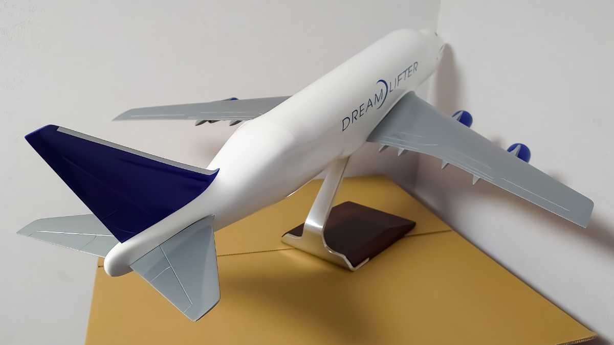 Pacmin ボーイング 747-400LCF ドリームリフター 1/100