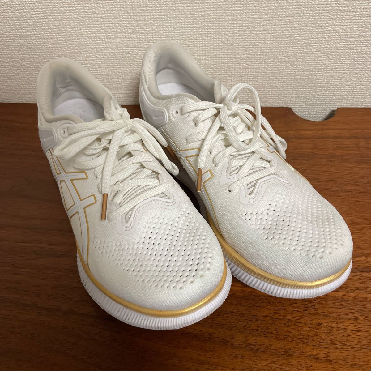 MetaRide WHITE/PURE GOLD アシックス ASICS ランニングシューズ メンズスニーカー