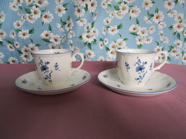 A　ＮＯＲＩＴＡＫＥ「ノリタケ（ＣＲＡＦＴＯＮＥ）★ブルーの花模様のペアカップ＆ソーサー」～箱なし　日本製　カップが小さめです