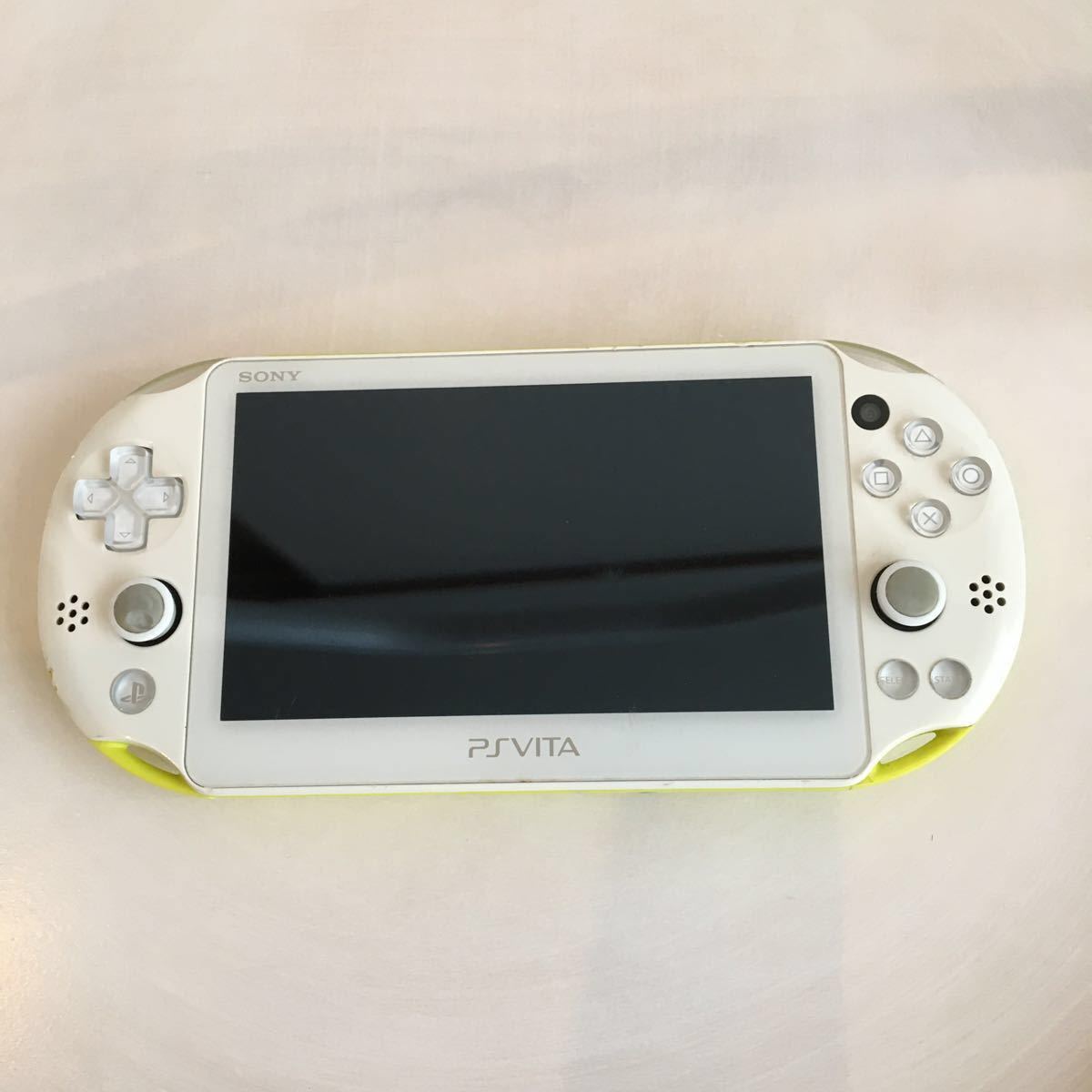 【まとめ売り】プレイステーションヴィータ　PlayStation Vita 充電コード・ソフト（進撃の巨人、Minecraft）