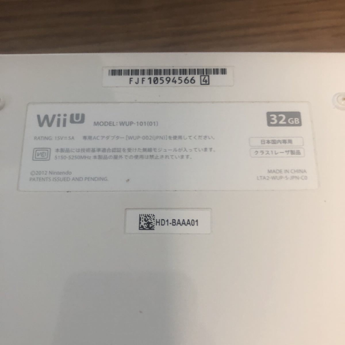 任天堂のwii u 32GB （白）とマリオカート　内臓ソフト３本　リモコン２個セット
