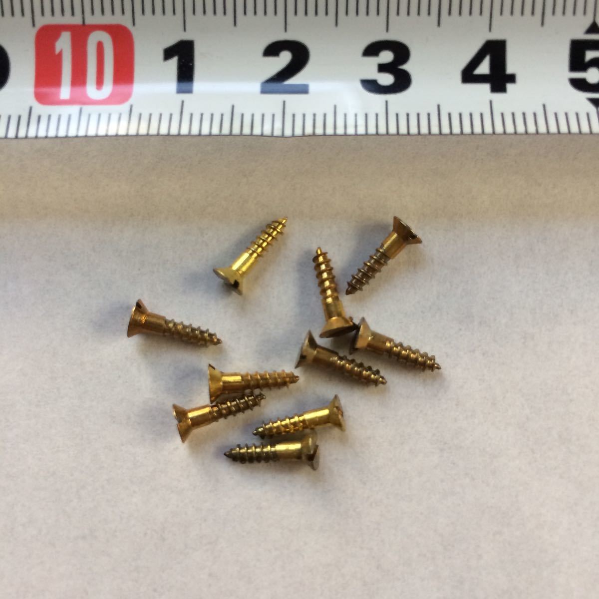 ①９ｍｍ　10本　マイナスネジ　黄銅 真鍮 皿ネジ４Φｘ9ｍｍ アンティーク家具 DIY ハンドメイド 昭和レトロ_画像1