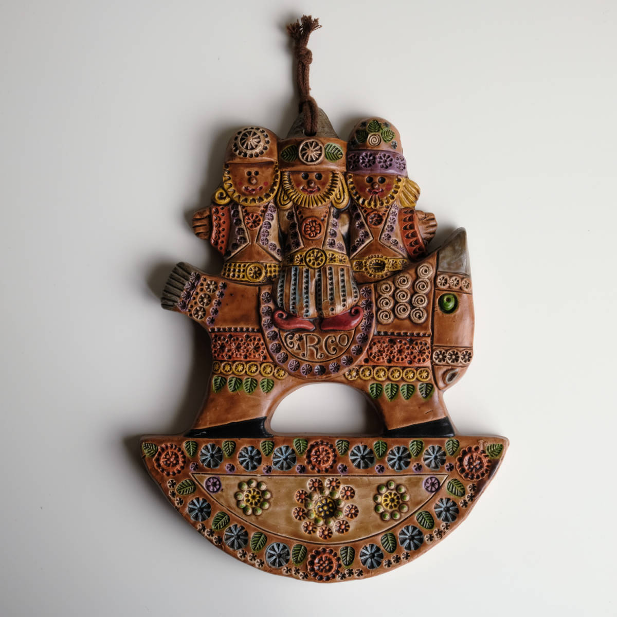 ヤフオク! - スペイン製の可愛らしい陶器壁飾り乗馬 民芸品 ...