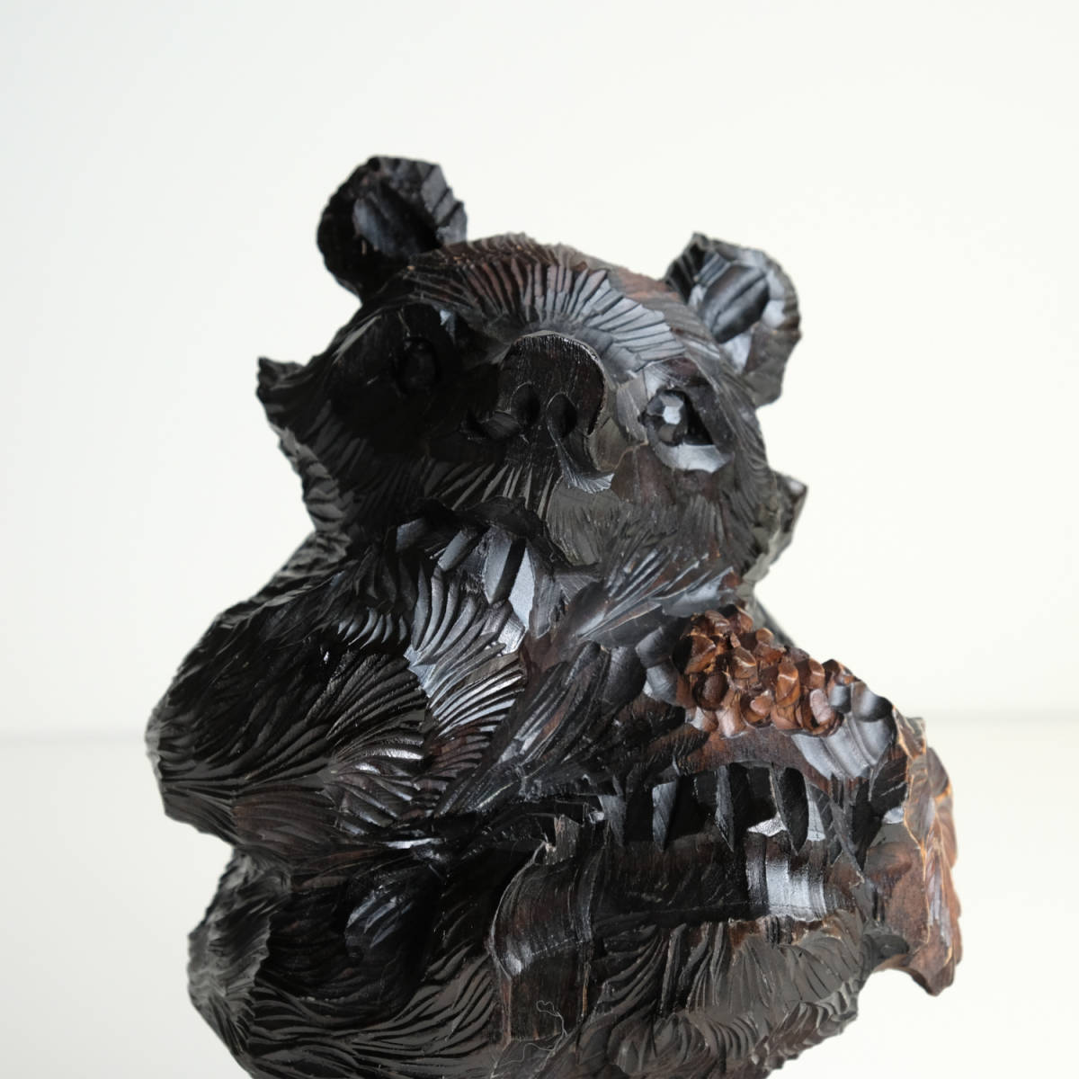 葡萄を食べてる木彫の熊 北海道 民芸品 木彫り熊 木製彫刻 飾り オブジェ 置物 動物_画像6