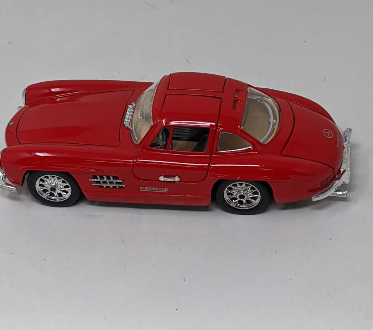 M1-579◆ミニカー【ブラーゴ　メルセデス・ベンツ】300SL 1954　1/24　レッド◎中古保管品(カーマニア保管品)_画像2