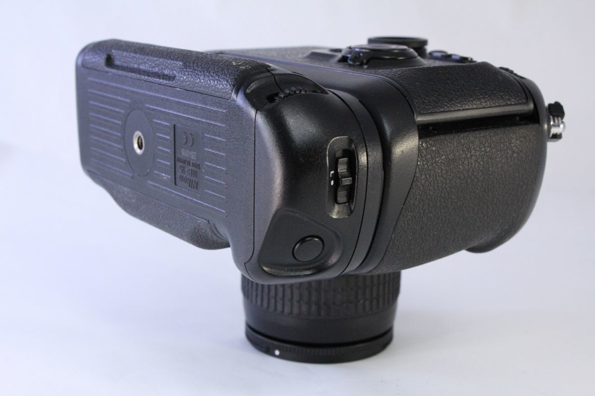 実用☆ニコン Nikon F100ボディ+AF NIKKOR 28-80mm F3.3-5.6G+ MB-15