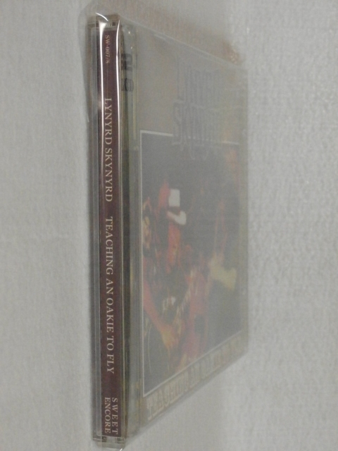 ＜美品＞　TLYNYRD SKYNYRD　　レーナード・スキナード　/ 　TEACHING AN OAKIE TO FLY　　（CD2枚組）　　　輸入品_画像2