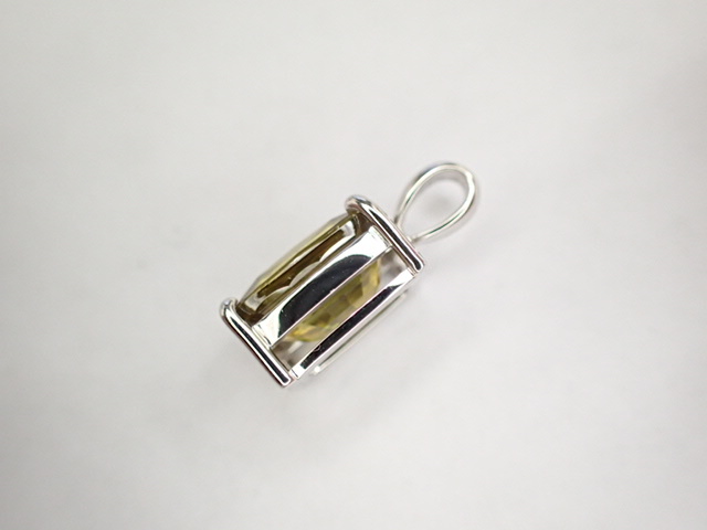 美品 Pt900 スフェーン3.70ct ペンダントトップ 鑑別書付き
