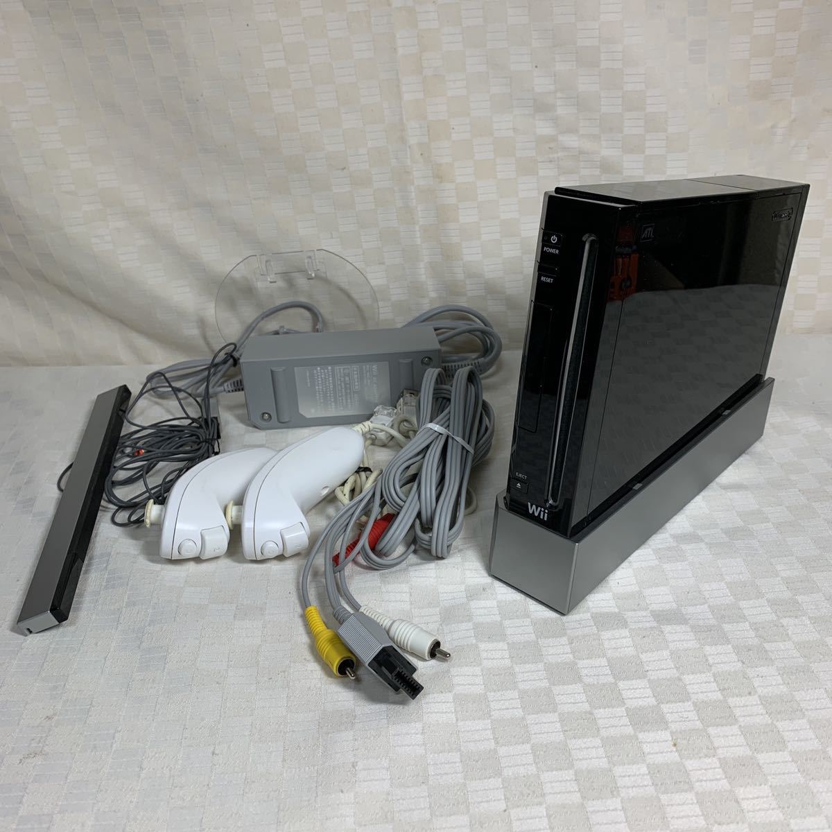 Nintendo任天堂Wii RVL-001(JPN) コントローラ無し,台,電源コード,センサーバー,AVコード,ヌンチャクx2