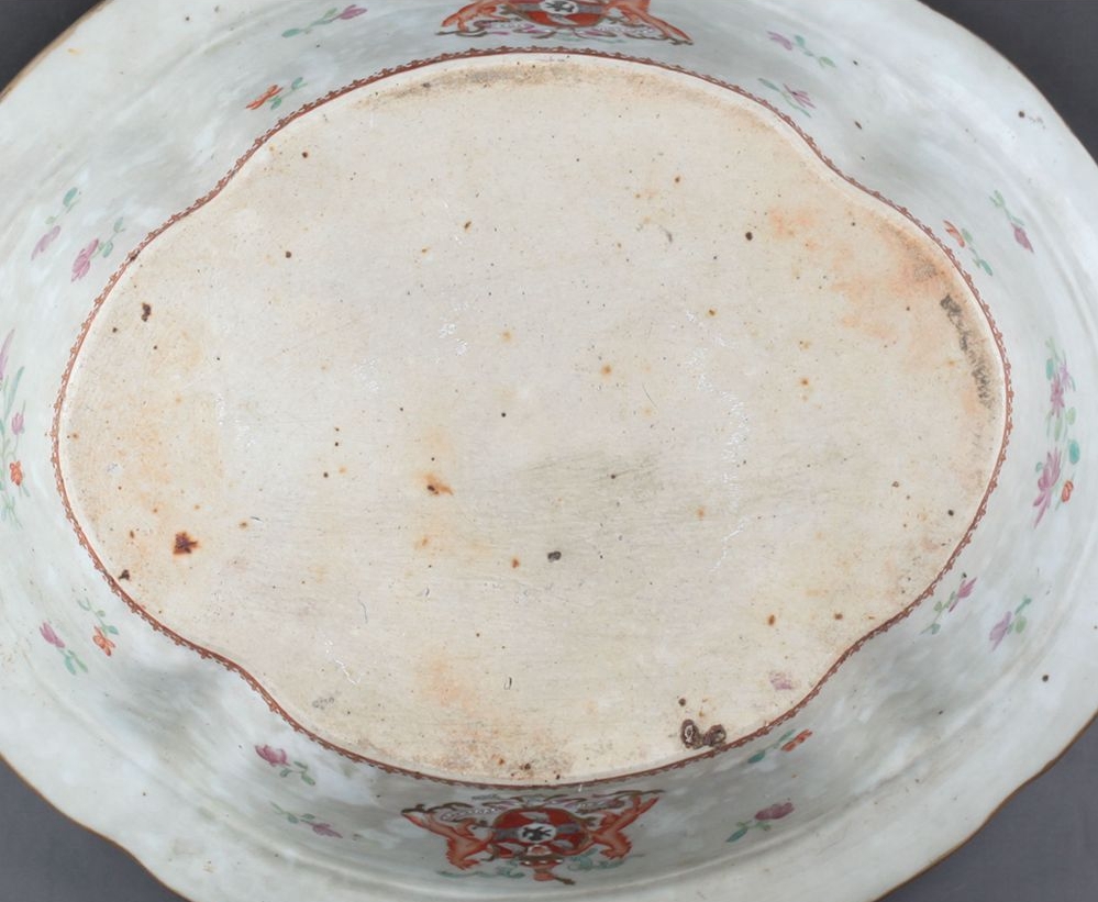 中国 清時代 粉彩草花に紋 包金鉢 美品!直径28.5 cm、高さ7.5 cm