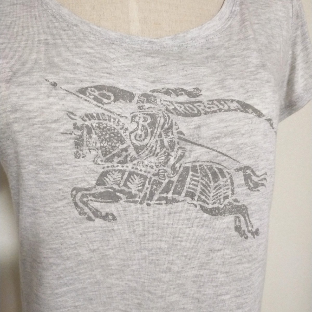 Burberry バーバリー 半袖 Tシャツ 灰色 Mサイズ 薄手 Uネック ストレッチ カットソー トップス レディース 新品