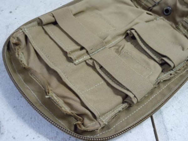 V68 訳あり特価！希少！人気！◆FIRST AID KIT POUCH コヨーテブラウン◆米軍◆サバゲー！_画像4