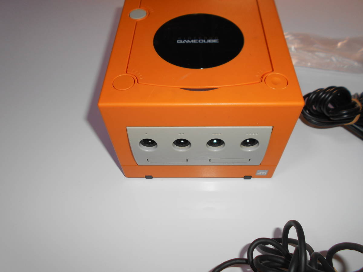 清掃動作品 本体 オレンジ　DOL-001 電源コード DOL-002 コントローラー　DOL-003 任天堂 ＡＶケーブル（社外新品）GC　ゲームキューブ