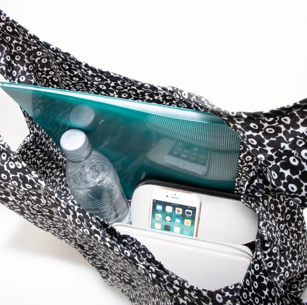 マリメッコ　Marimekko エコバッグ　 バッグ　プレゼント　軽量 ウニッコ スマートバッグ
