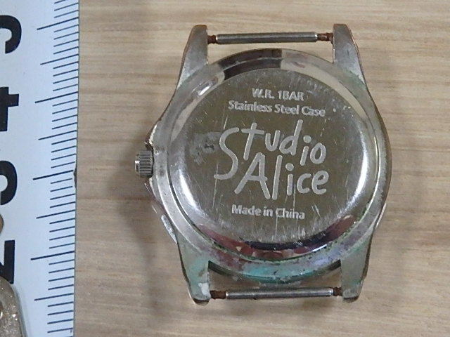 n109u　ジャンク　不動品　本体のみ　スタジオアリス　ミッキーマウス　腕時計　中古　部品取り　パーツのみ_画像6