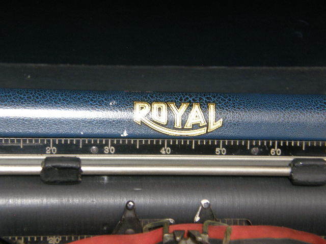 タイプライター　ROYAL PORTABLE ブルー　紺色　④