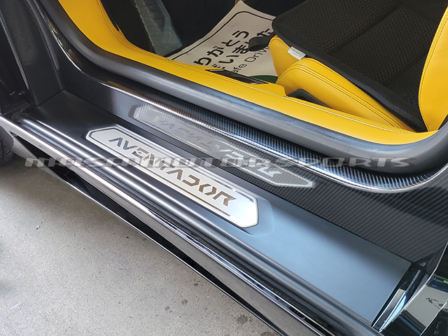 LAMBORGHINI Aventador ランボルギーニアヴェンタドールキッキングプレートカスタム艶有りGⅡカーボンシート_施工前