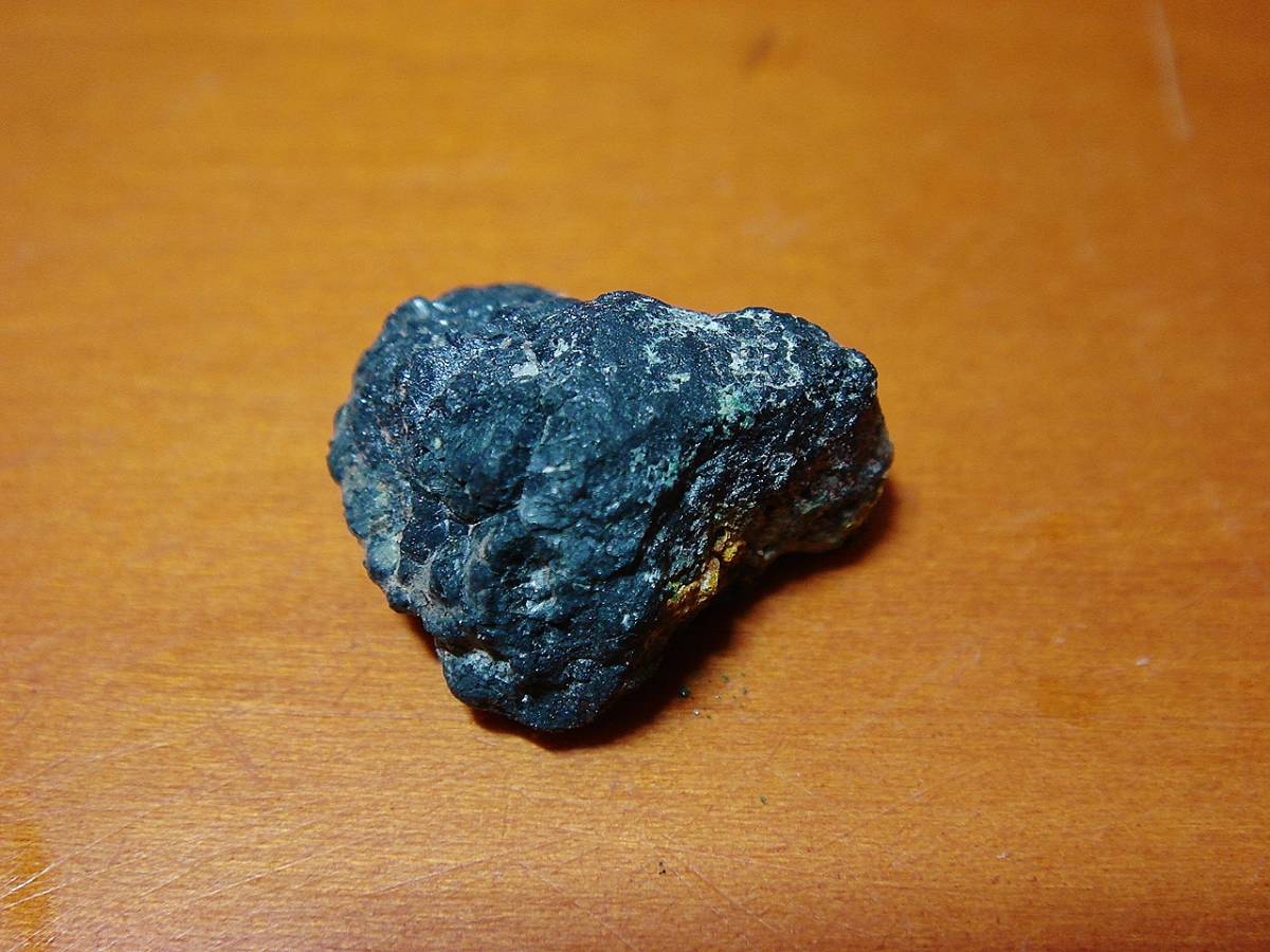 稀少　チェコ産　ピッチブレンド 　ボトリオイダル状　原石 　ラジウム鉱石