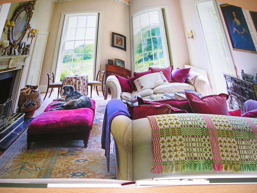 洋書・At Home in the English Countryside Designers and Their Dogs・英国のカントリーで愛犬と 暮らすデザイナーの素敵な住まい 住まい・暮らし・育児 洋書・At Home in the English Countryside Designers and Their Dogs・英国のカントリーで愛犬と 暮らすデザイナーの素敵な住まい 住まい・暮らし・育児