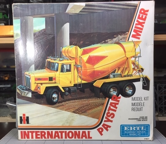 人気絶頂 ERTL International Mixer Cement 5000 Paystar トラック