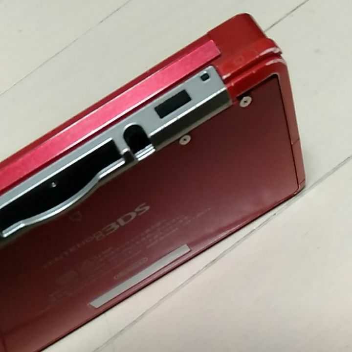 Nintendo 3DS  本体フレアレッドと充電器とSDカード