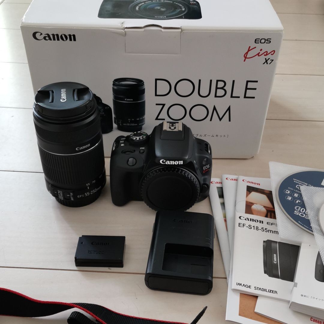 セット売り Canon EOS KISS X7 Wズームキット 単焦点レンズ 純正オーダー X7 KISS EOS Canon Wズームキット まとめ売り 他 + デジタルカメラ