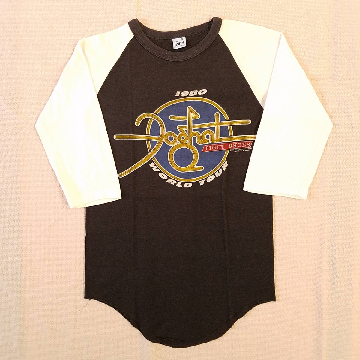 入荷中 KNiTSボディ THE SHOES”』ツアーラグランTシャツ “TIGHT 1980 TOUR WORLD 80s『Foghat(フォガット) 魅惑のバンドT特集! 米国製 S 黒×白 Tシャツ