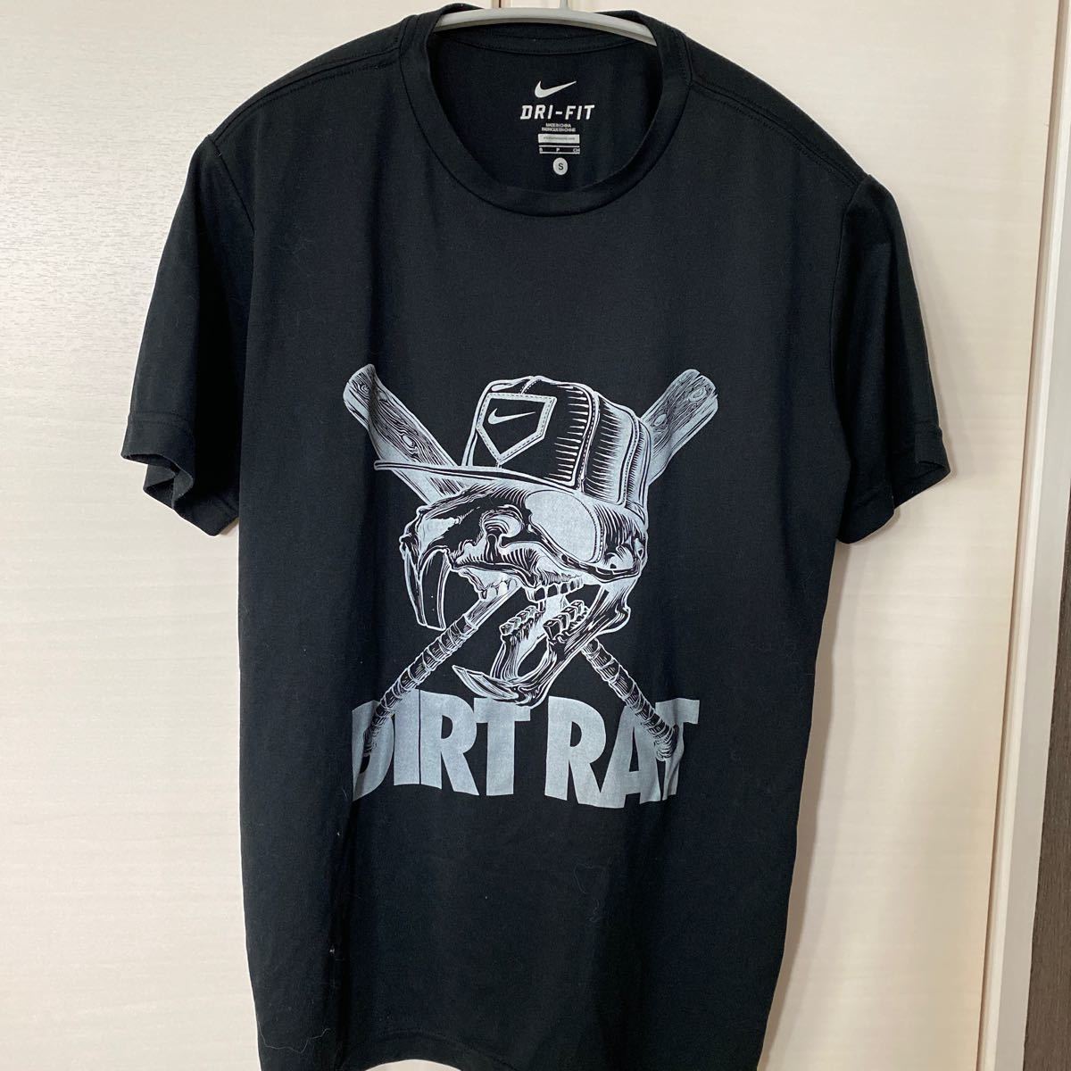 NIKE dry fit Tシャツ